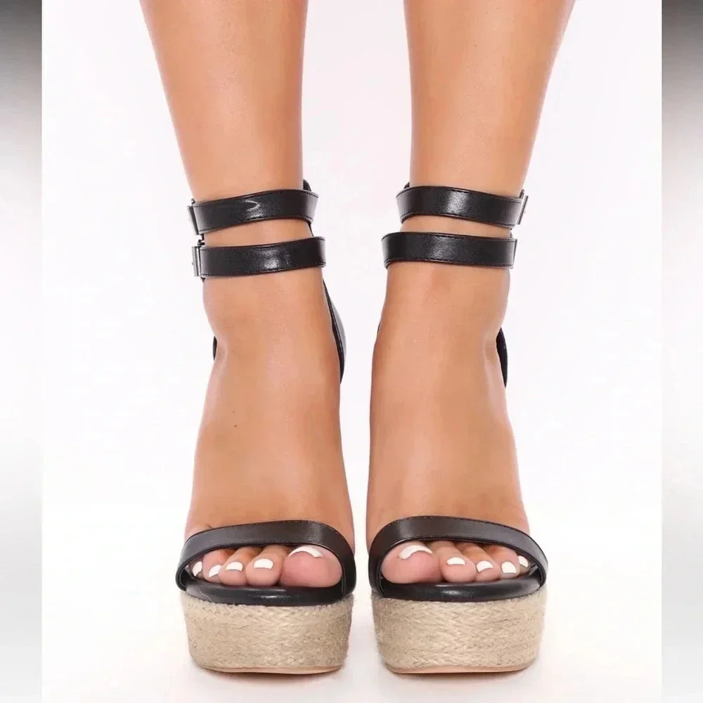 NEW Fashion Nova Never Alone Wedge in Black Strappy Sz 9